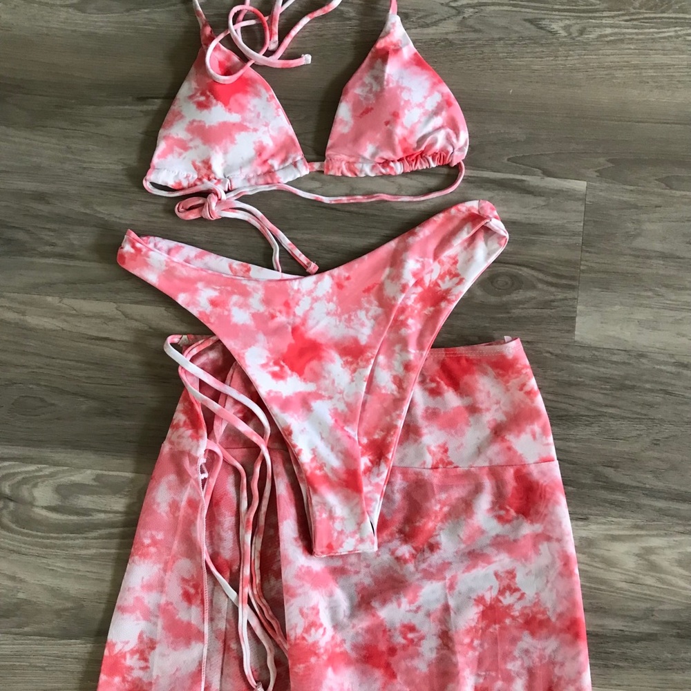Bikini set with sarong